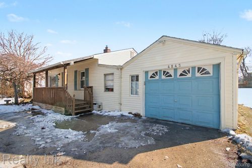 4845 Hatchery Rd, Waterford, MI, 48329-3637 | Card Image