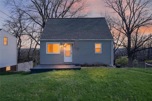 622 Ascension Dr E, West Mifflin, PA, 15122-3802 | Card Image