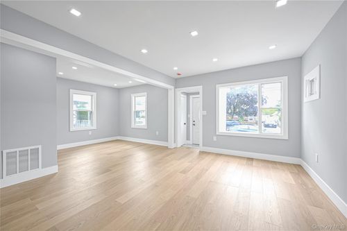 179 Hoffman Ave, Elmont, NY, 11003-2916 | Card Image