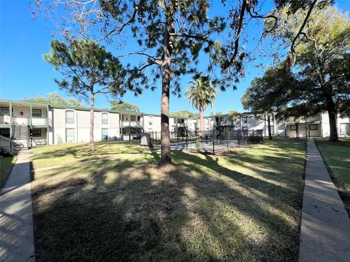 apt-26-130 Oyster Creek Dr, Lake Jackson, TX, 77566-4126 | Card Image