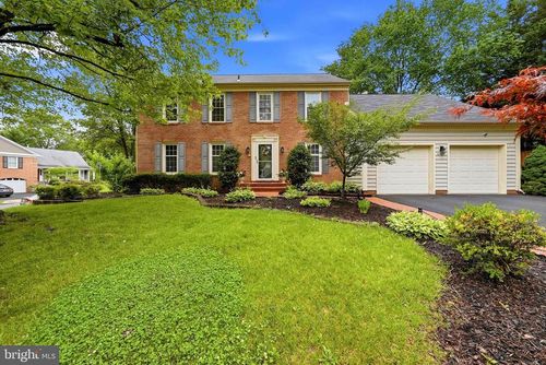 8900 Kenilworth Dr, Burke, VA, 22015-2178 | Card Image