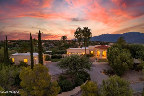 10600 N Pistachio Ave, Oro Valley, AZ, 85737-8614 | Card Image