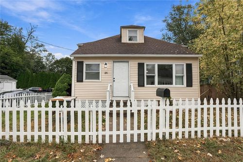 26 Providence Ave, Riverside, RI, 02915-3212 | Card Image