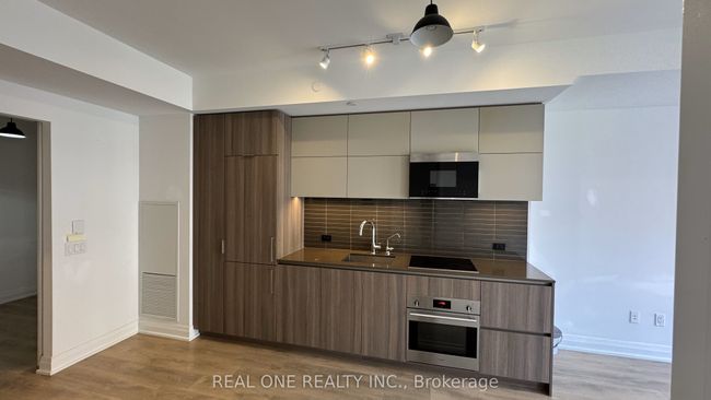 215 - 21 Park St E, Condo with 2 bedrooms, 2 bathrooms and null parking in Mississauga ON | Image 19