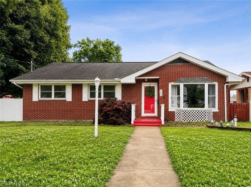 1054 W Virginia Ave, Parkersburg, WV, 26104-1700 | Card Image