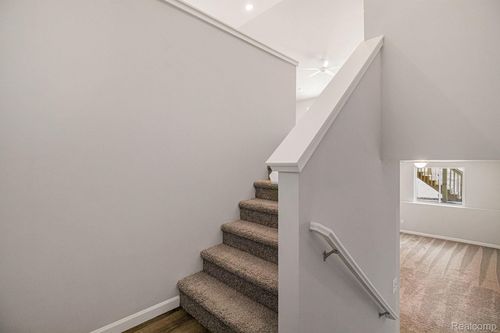 209 Kingsberry Ct, Blissfield, MI, 49228-1255 | Card Image