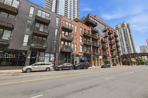 203-300 Grand Ave, Chicago, IL, 60654-7856 | Card Image