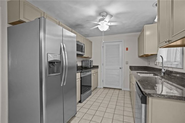Kitchen | Image 7