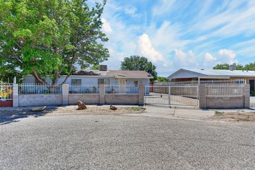 307 Los Pinos Rd, Bernalillo, NM, 87004-6505 | Card Image