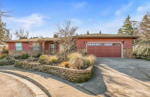 780 Oakway Cir, Ashland, OR, 97520-3407 | Card Image