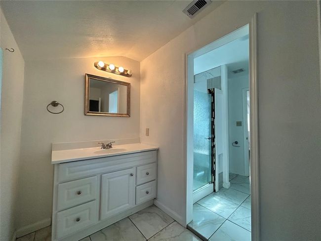 #2/2 Upstairs bathroom | Image 31