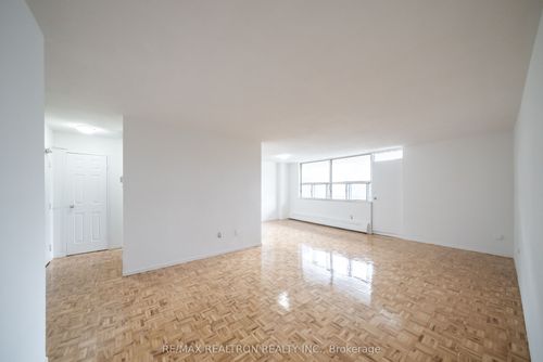 901-5 Glamorgan Ave, Scarborough, ON, M1P4P1 | Card Image