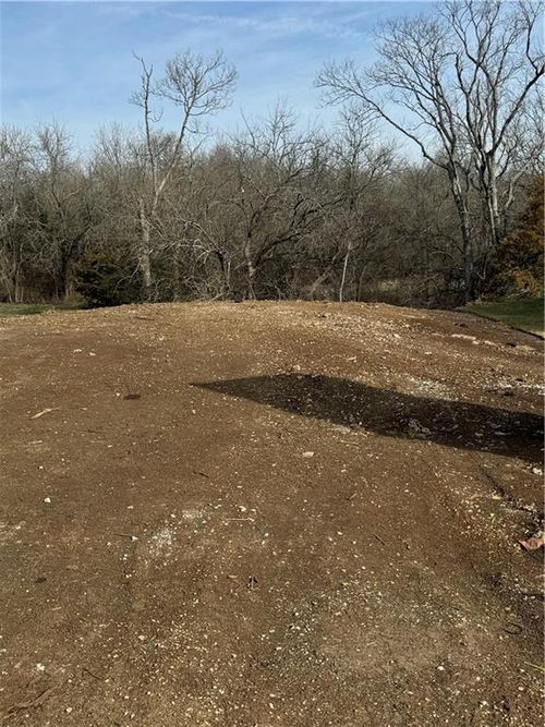907 Redbud Dr, Paola, KS, 66071-1184 | Card Image