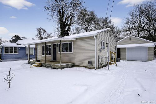 1020 Granger St, Fenton, MI, 48430-1567 | Card Image