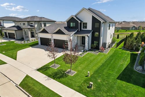 17636 Aurora Dr, Clive, IA, 50325-2624 | Card Image