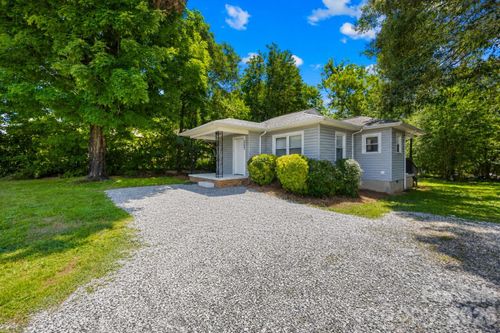 3635 2nd Ave Sw, Hickory, NC, 28602-1608 | Card Image
