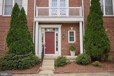 2471 Walnut Rocker Lane, Townhouse with 4 bedrooms, 2 bathrooms and null parking in HERNDON VA | Image 2