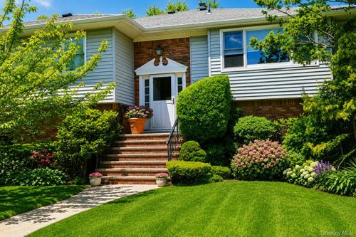 240 Pearl St, Lawrence, NY, 11559-1347 | Card Image