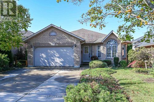 37 Glenhollow Drive, Hamilton (Stoney Creek), ON, L8J3R8 | Card Image