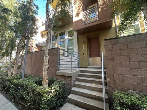 320 E Jeanette Ln, Santa Ana, CA, 92705-6018 | Card Image