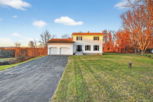 14 Country Meadows Rd, New Paltz, NY, 12561-4004 | Card Image