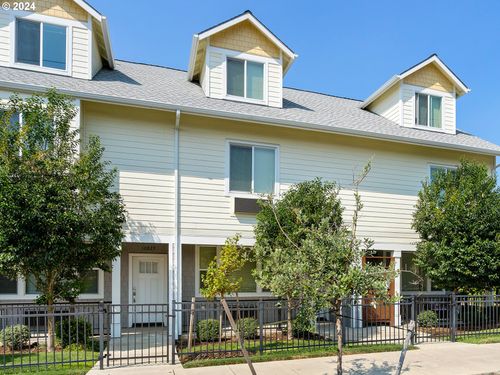 10831 E Burnside St, Portland, OR, 97216-3139 | Card Image