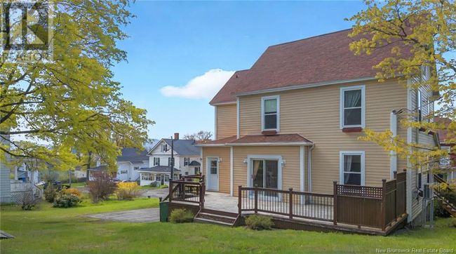 25 Central St, House other with 5 bedrooms, 3 bathrooms and null parking in Campbellton NB | Image 4
