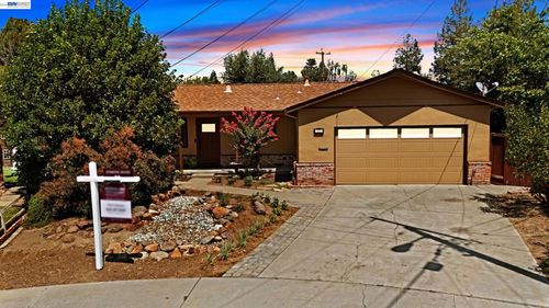 856 Adams Ave, Livermore, CA, 94550-3726 | Card Image
