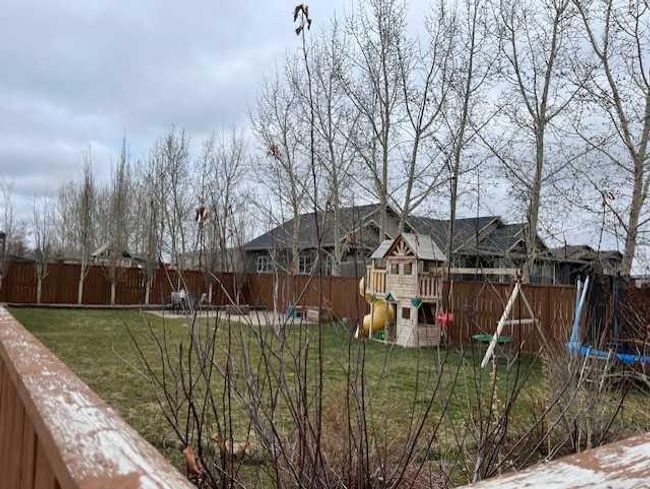 406 12 Avenue W, Home with 4 bedrooms, 2 bathrooms and 6 parking in Barnwell AB | Image 4