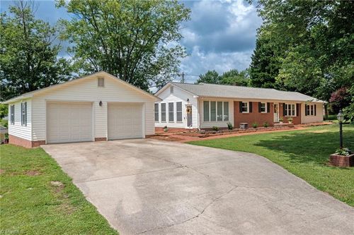 1502 Shoals Rd, Pinnacle, NC, 27043-9162 | Card Image