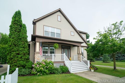 652 Cedar Square St, Holland, MI, 49423-8847 | Card Image