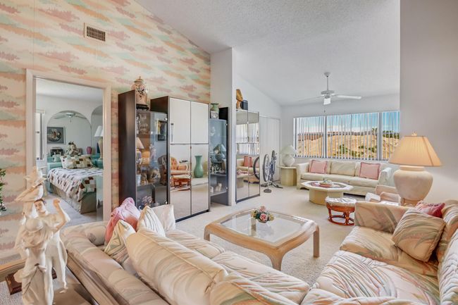 APT-201 - 7610 Tahiti Ln, Condo with 2 bedrooms, 2 bathrooms and null parking in Lake Worth FL | Image 4