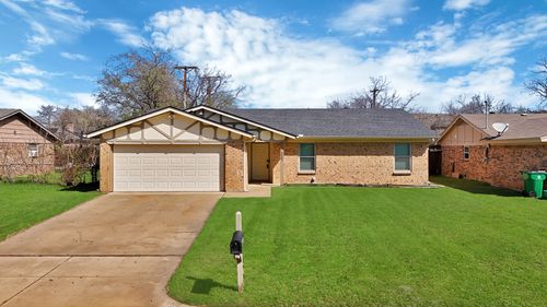 4409 Aspen Way, Haltom City, TX, 76137-2132 | Card Image
