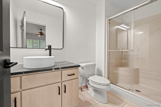 Ensuite bathroom for bedroom #3. | Image 31