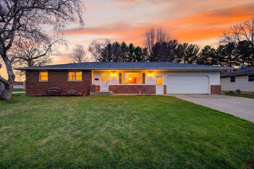 460 Nygaard Street, Oregon, WI, 53575 | Card Image