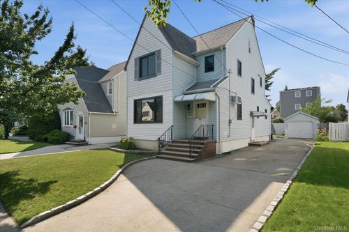 45 Kenmore Road, Hempstead, NY, 11581 | Card Image