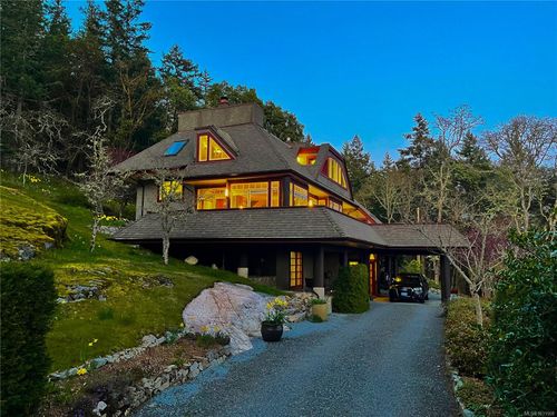 8242 Thomson Pl, Saanichton, BC, V8M1S1 | Card Image