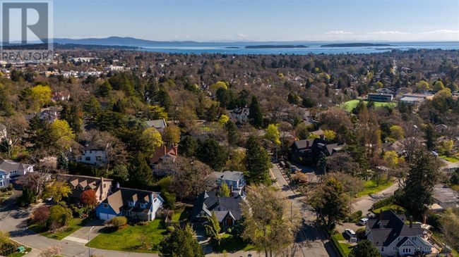 803 Piermont Pl, House other with 5 bedrooms, 5 bathrooms and 2 parking in Victoria BC | Image 55