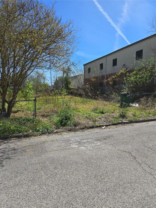 918 E 32nd 1/2 St, Houston, TX, 77022-5815 | Card Image