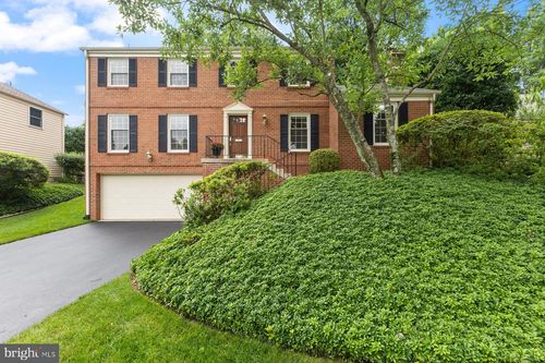 17 Old Creek Ct, ROCKVILLE, MD, 20854-5529 | Card Image