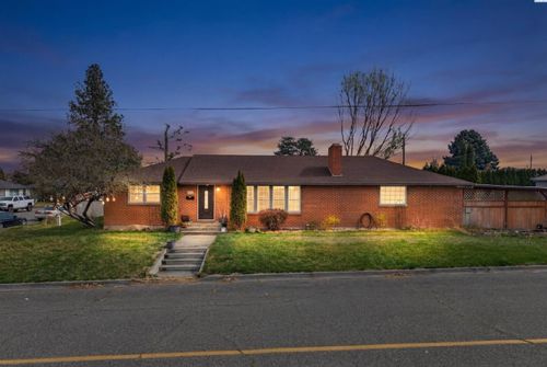 217 Velma St, Grandview, WA, 98930-1138 | Card Image
