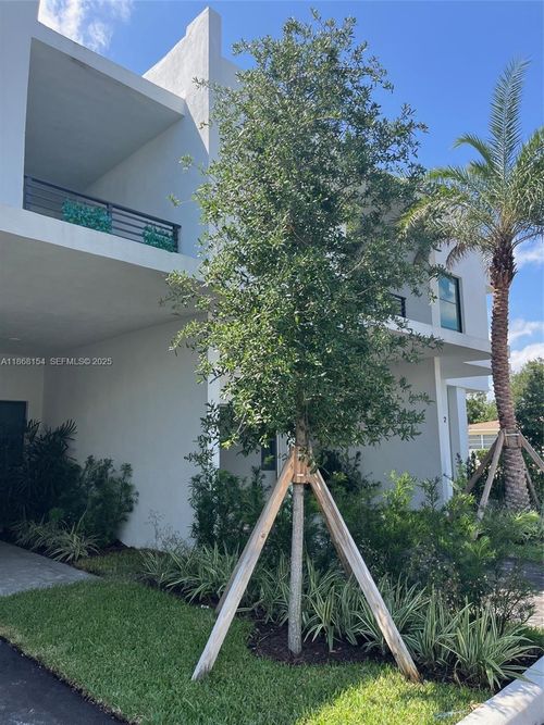 12-2526 Pierce St, Hollywood, FL, 33020-4888 | Card Image