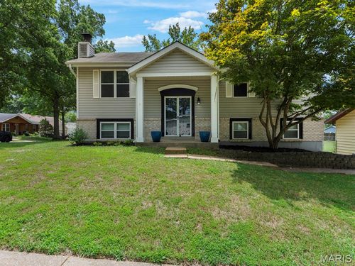 326 Windyoak Dr, Ballwin, MO, 63021-7426 | Card Image