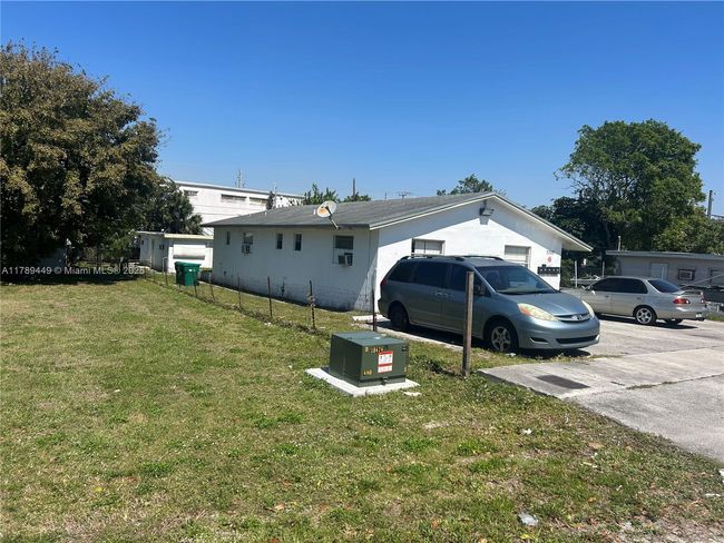3705 Sw 13 Th Ct, Home with 0 bedrooms, 0 bathrooms and 8 parking in Davie FL | Image 4