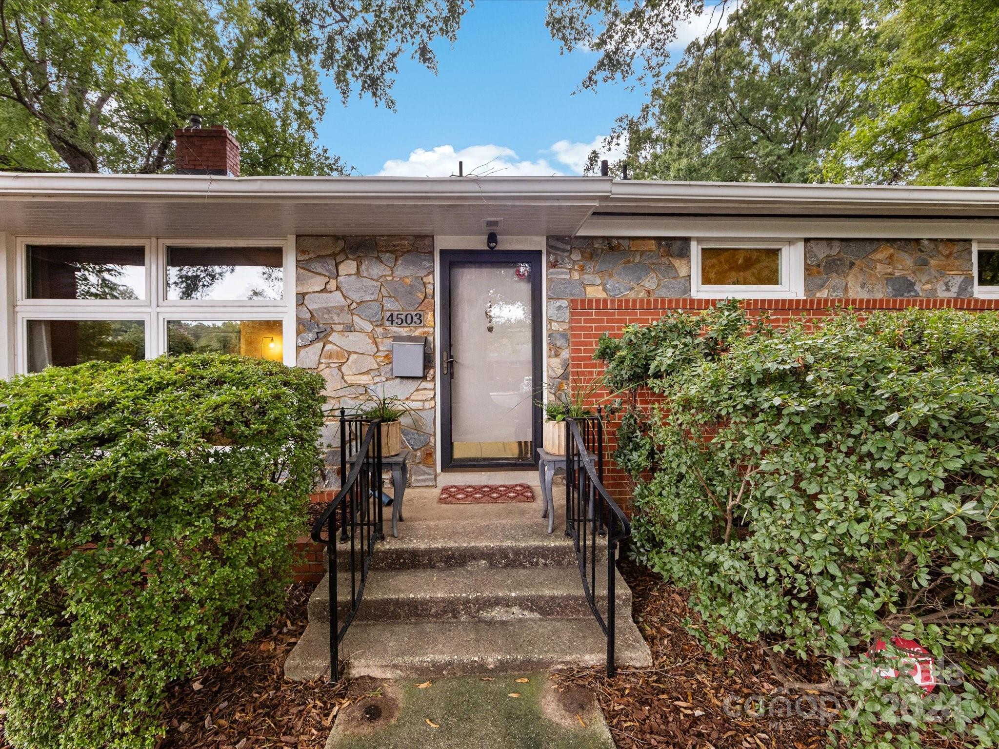 Woodlark Ln, Charlotte, NC 28211