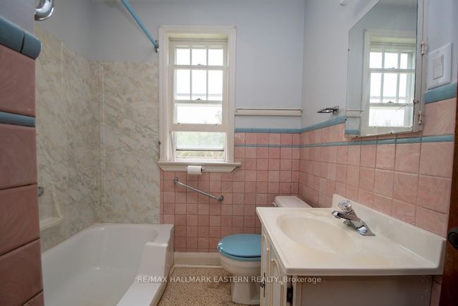 2449 Lansdowne St W, House other with 3 bedrooms, 1 bathrooms and 6 parking in Cavan Monaghan ON | Image 22