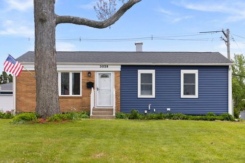 3029 Everglade Ave, Woodridge, IL, 60517-3318 | Card Image