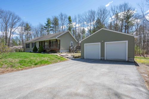 130 Raymond Rd, Nottingham, NH, 03290-5017 | Card Image