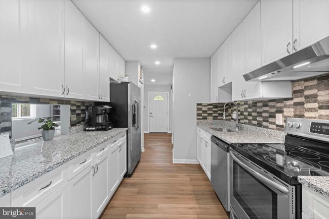 12201 Nutmeg Ln, House other with 3 bedrooms, 2 bathrooms and null parking in RESTON VA | Image 11