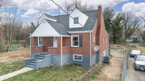 1215 Crescent St Nw, Roanoke, VA, 24017-3140 | Card Image
